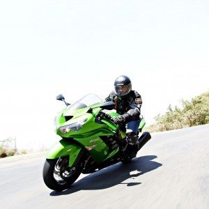 Kawasaki Ninja ZX r action shots