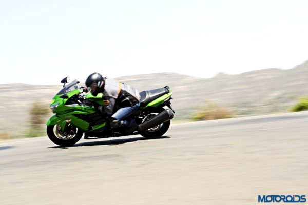 Kawasaki Ninja ZX-14r cornering shots(75)