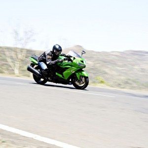 Kawasaki Ninja ZX r cornering shots