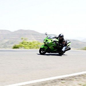 Kawasaki Ninja ZX r cornering shots