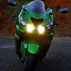 Kawasaki Ninja ZX r head on