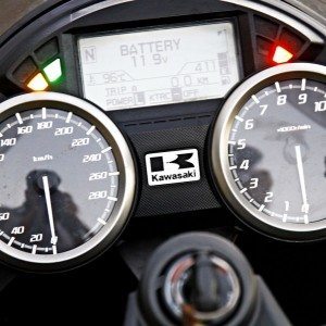 Kawasaki Ninja ZX r instrumentation cluster