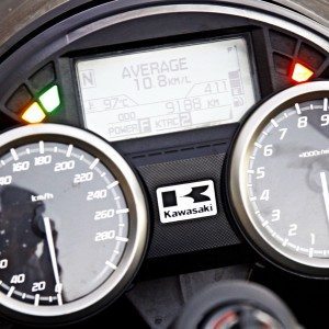 Kawasaki Ninja ZX r instrumentation cluster