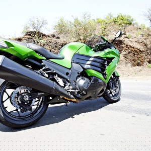 Kawasaki Ninja ZX r static shots