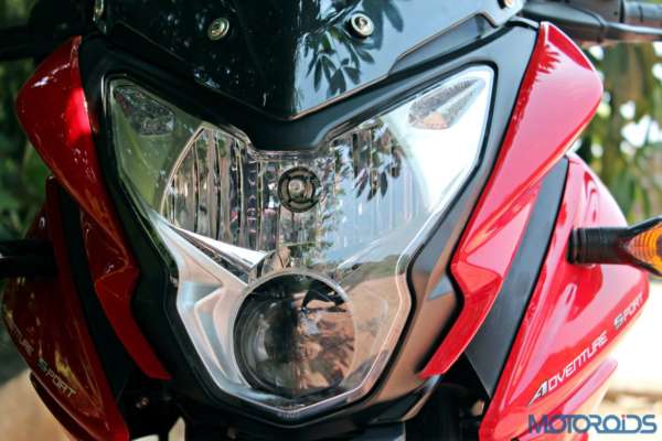 New Bajaj Pulsar AS150-AS200 Review - AS150 - Details - Headlight (5)