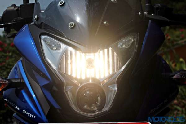 New Bajaj Pulsar AS150-AS200 Review - AS200 - Details - Headlight (5)