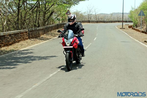 New Bajaj Pulsar AS150-AS200 Review - Action Shots (29)