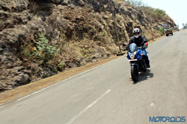 New Bajaj Pulsar AS150-AS200 Review - Action Shots (44)