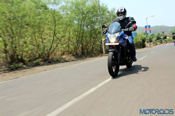 New Bajaj Pulsar AS150-AS200 Review - Action Shots (5)