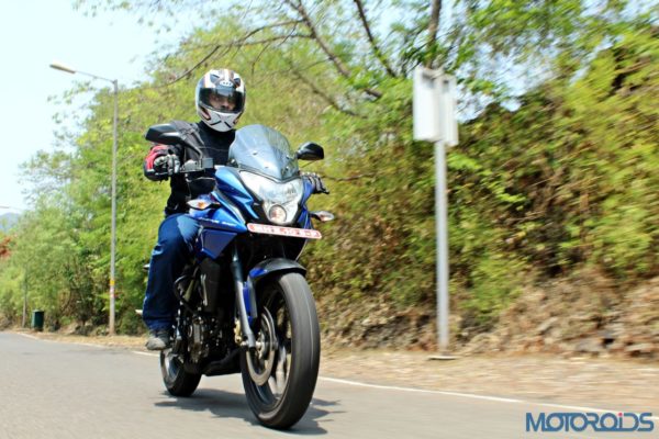 New Bajaj Pulsar AS150-AS200 Review - Action Shots (9)