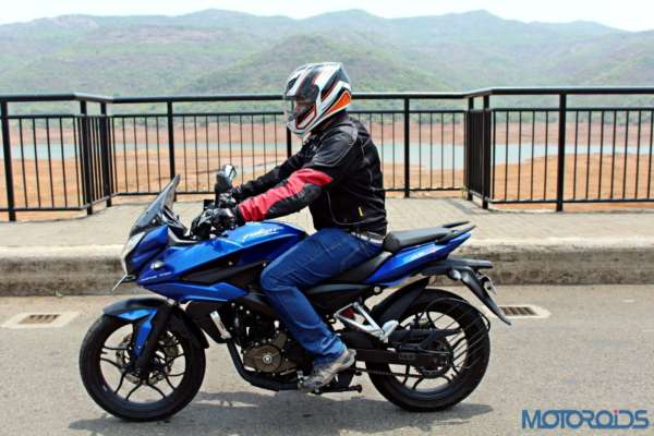 New Bajaj Pulsar AS150-AS200 Review - Action Shots New (1)