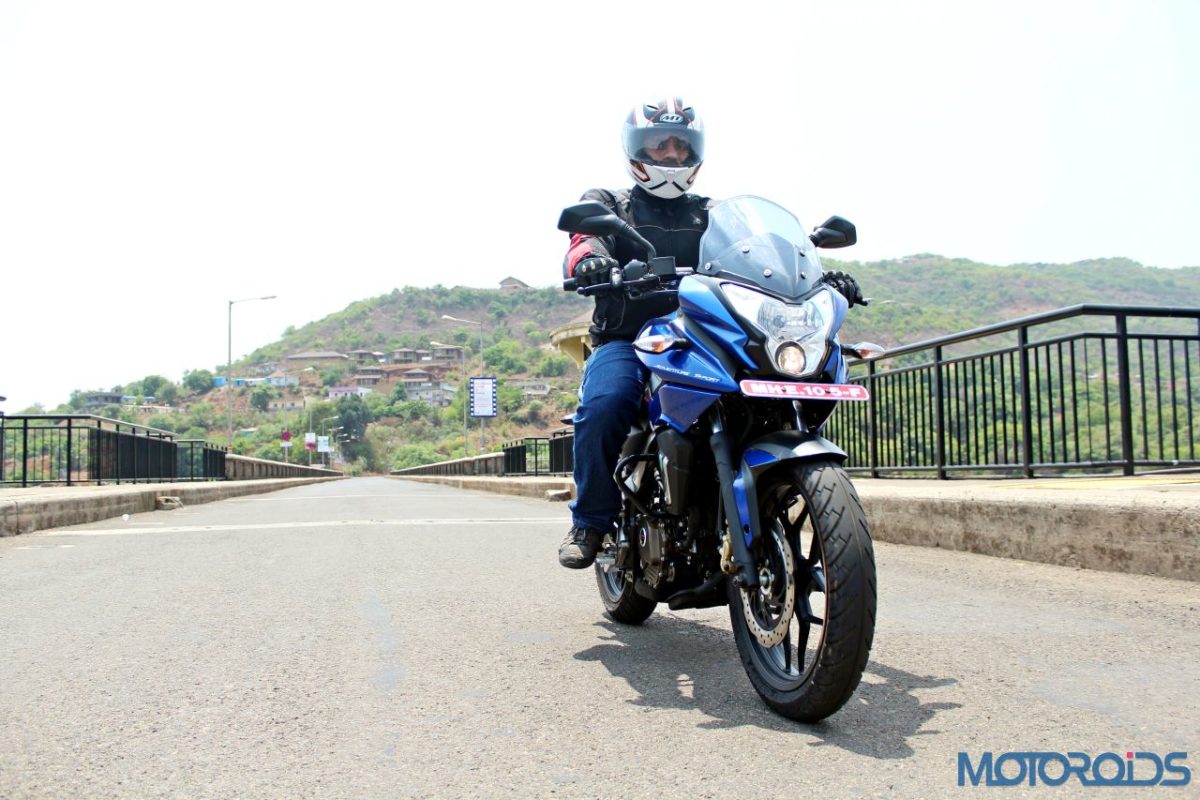 New Bajaj Pulsar AS150 AS200 Review – Action Shots New (5)