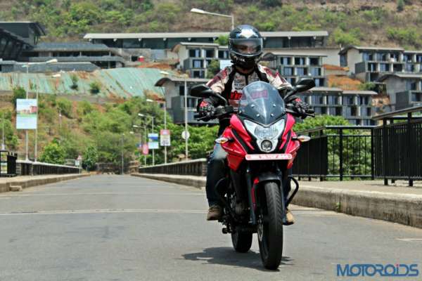 New Bajaj Pulsar AS150-AS200 Review - Action Shots New (7)