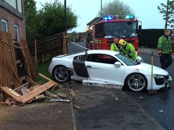 Audi R8 crash (3)