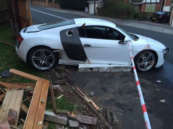 Audi R8 crash (1)