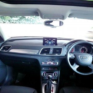 Audi Q  TDI Quattro S Tronic dashboard