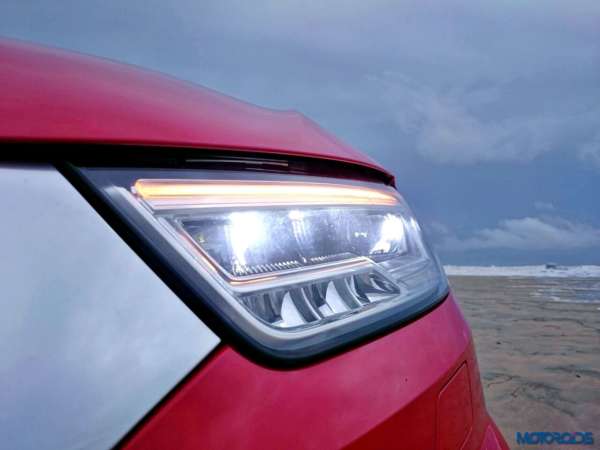 2015 Audi Q3 35 TDI Quattro headlight (1)