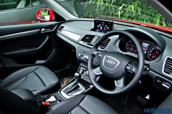 2015 Audi Q3 cabin v(127)