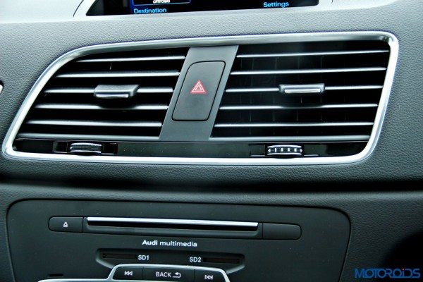 2015 Audi Q3 central AC vents(69)