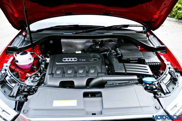 2015 Audi Q3 engine bay(137)