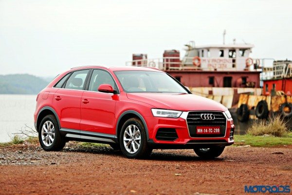 2015 Audi Q3 front right three quar(23)