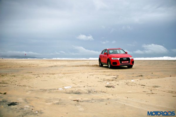 2015 Audi Q3 on the beach static images(125)