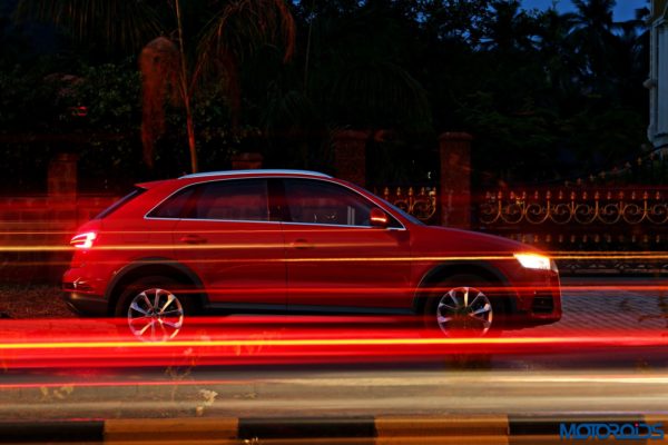 2015 Audi Q3 side profile with blur effect(25)