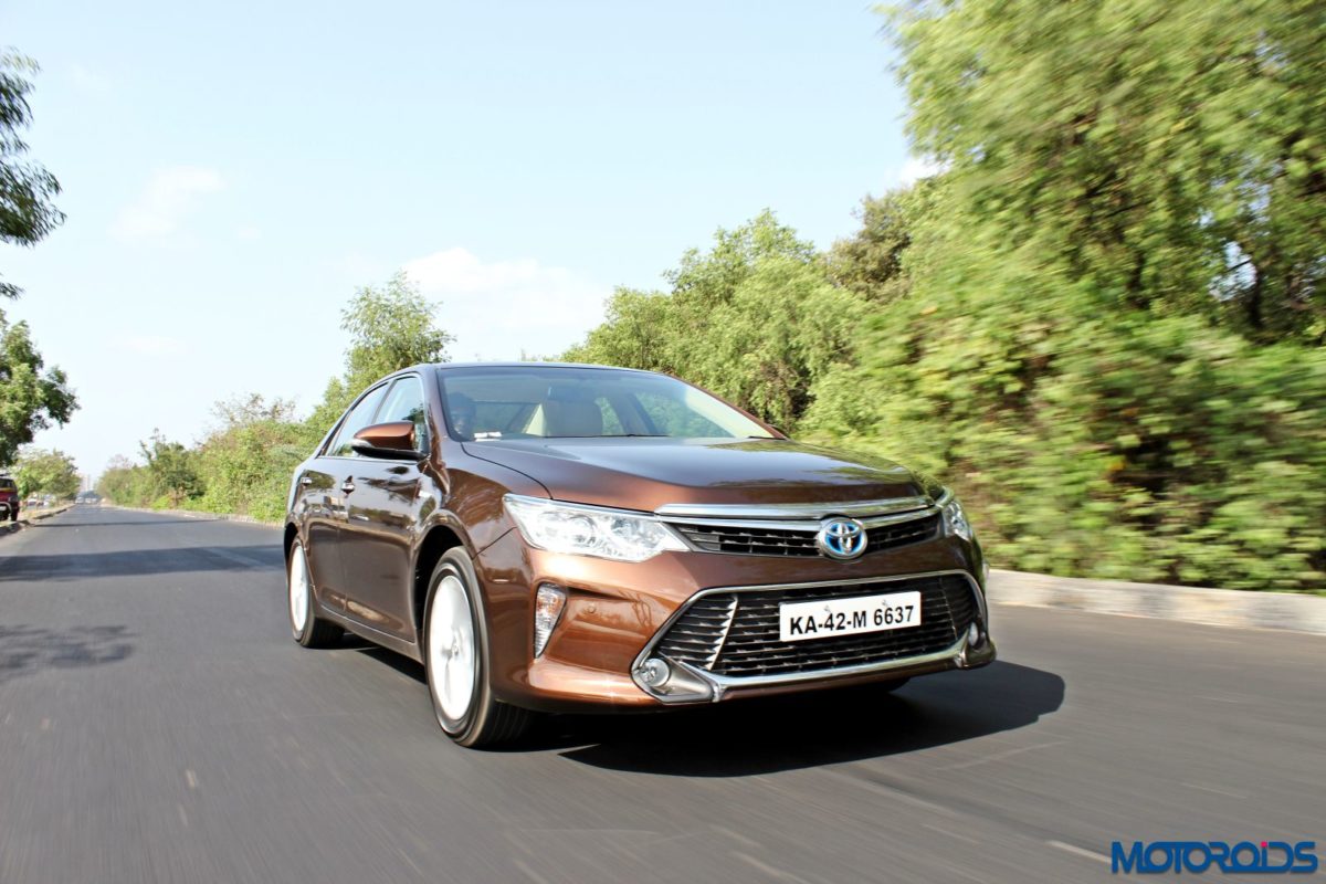 Toyota Camry Hybrid action front