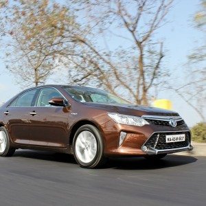 Toyota Camry Hybrid action front