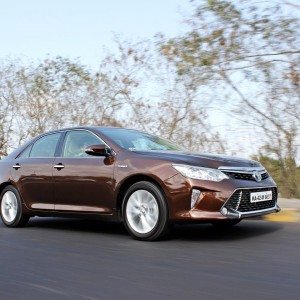 Toyota Camry Hybrid action front