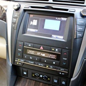 Toyota Camry Hybrid center console
