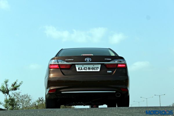 2015 Toyota Camry Hybrid rear (2)