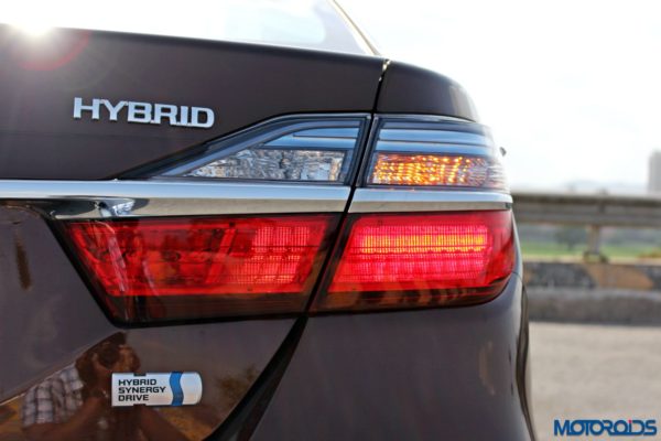 2015 Toyota Camry Hybrid tail lamp