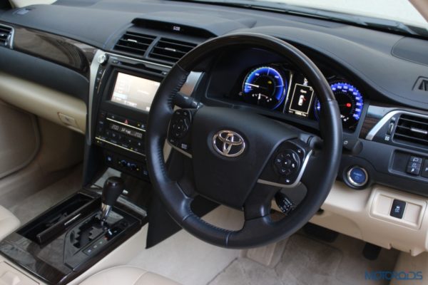 2015 Toyota camry hybrid (2)