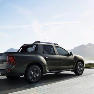 Renault Duster Oroch side