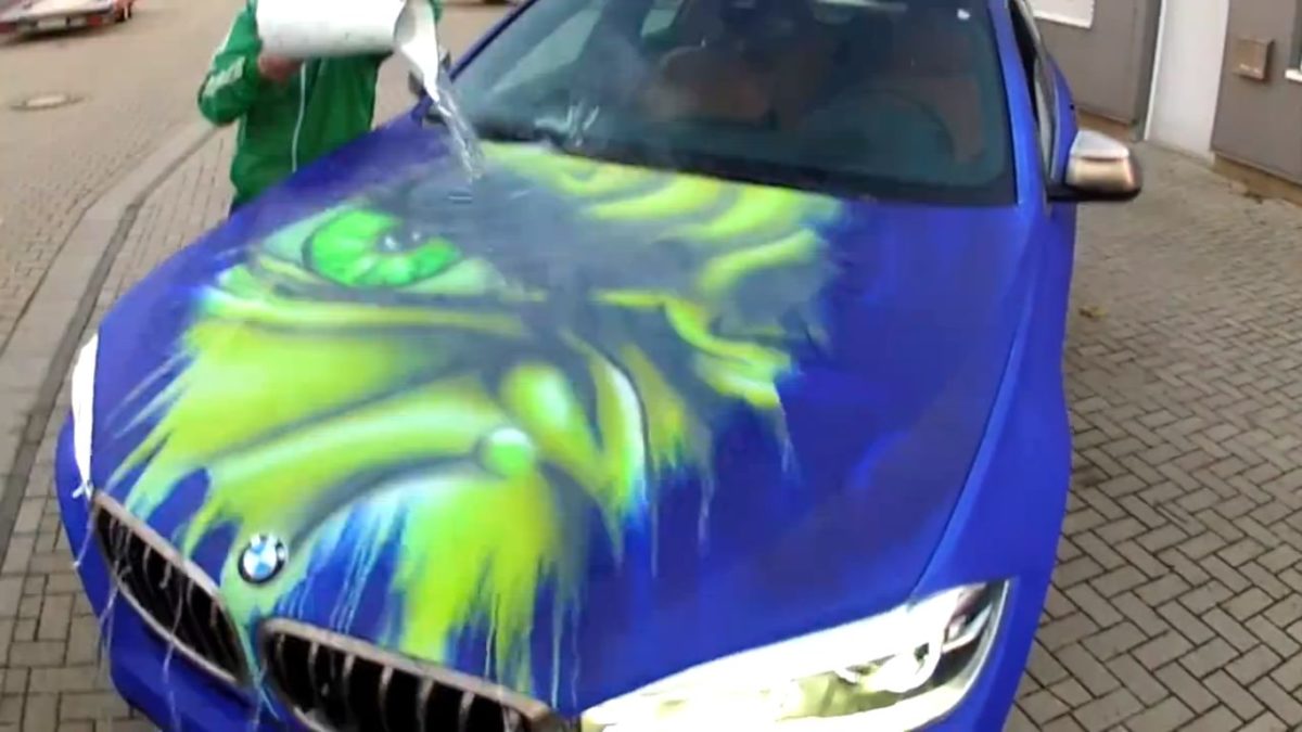 Video: Watch this BMW's thermochromic paint change color when treated to  warm water