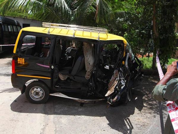 Drunk woman in Audi hits taxi Mumbai (2)