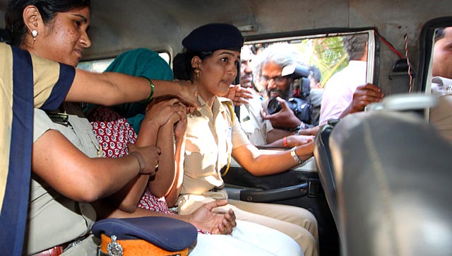 Drunk woman in Audi hits taxi Mumbai (3)