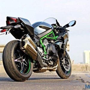 Kawasaki Ninja H Owner Review Studio Images