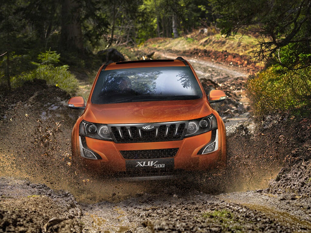 Mahindra XUV500 - 7