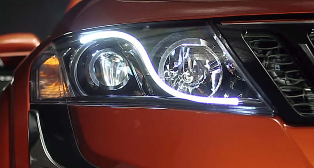 Mahindra XUV500 facelift headlamps