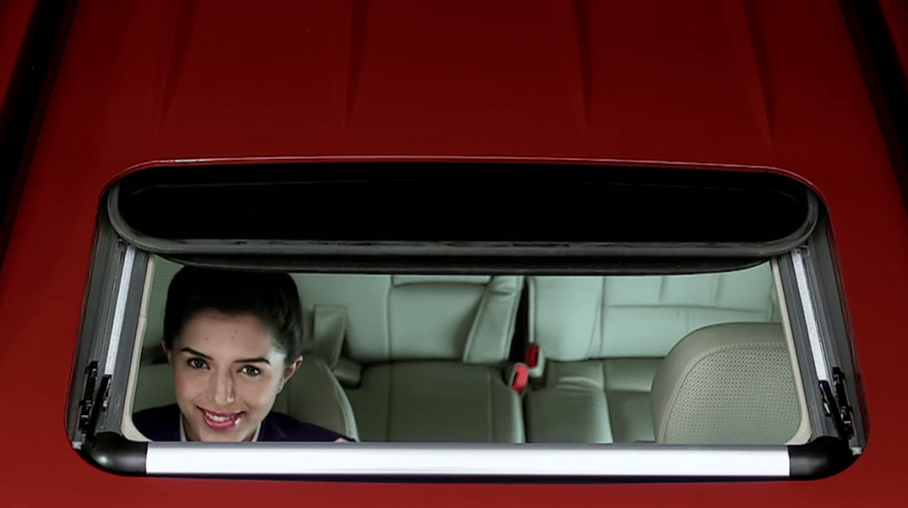 Mahindra XUV500 facelift sunroof