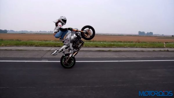 Sarah Lezito wheelie (6)