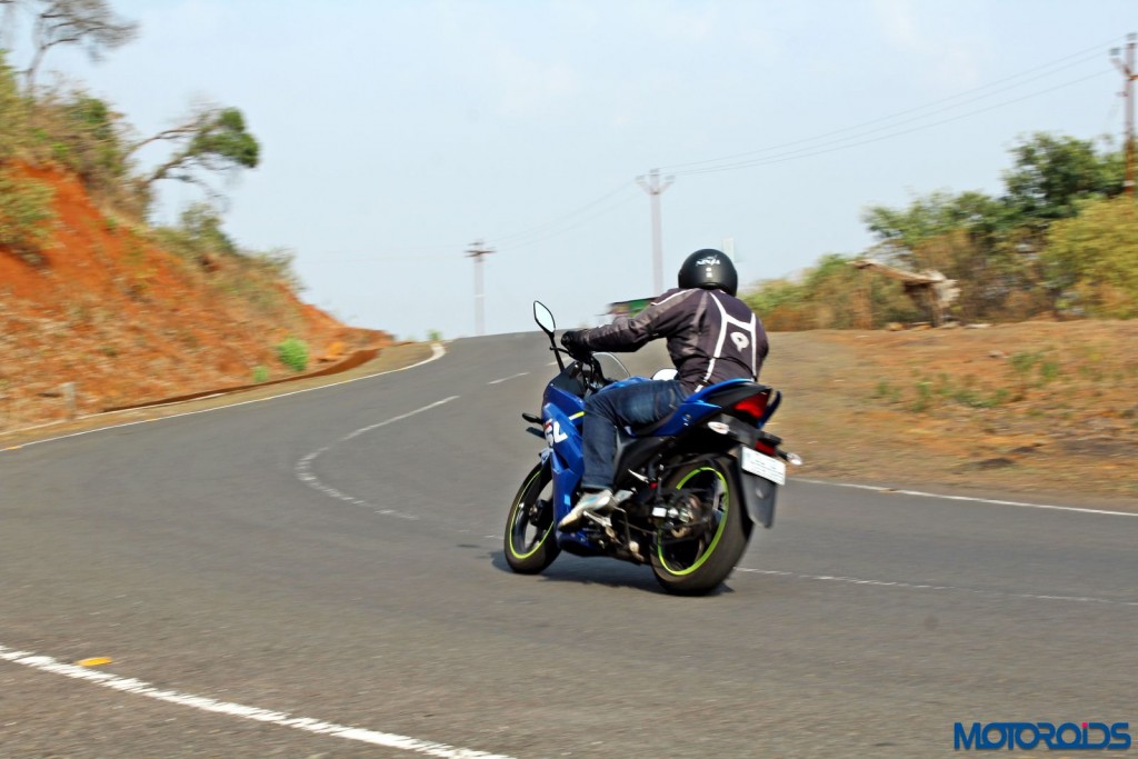 Suzuki Gixxer SF action rear (2)