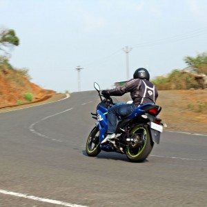 Suzuki Gixxer SF action rear