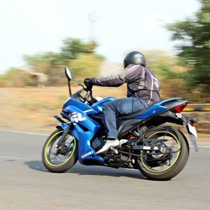 Suzuki Gixxer SF action rear