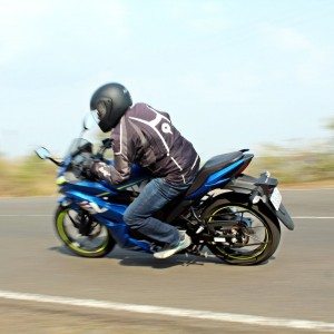 Suzuki Gixxer SF action rear