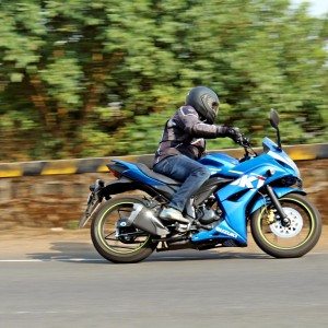 Suzuki Gixxer SF action side