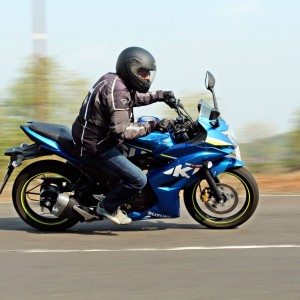 Suzuki Gixxer SF action side