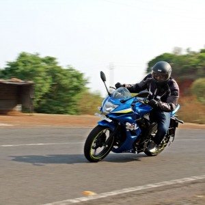 Suzuki Gixxer SF motion